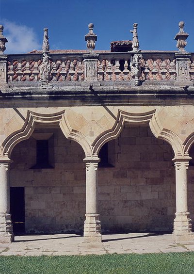 男子禁制のパティオの詳細（写真 作： Spanish School