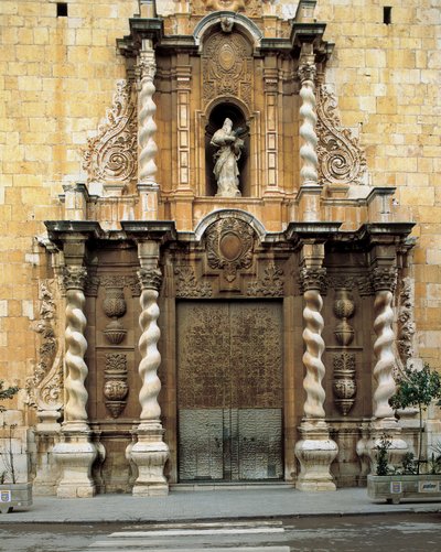 18世紀に建てられたスペイン・ベニカルロのサン・バルトロメ教会のファサードの詳細（写真 作： Spanish School