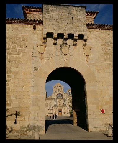 1151年に設立された修道院への入り口 作： Spanish School