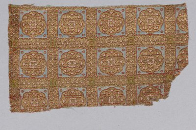 サンバレリウスのダルマティカからの繊維片（絹、絹の芯の周りの金色の動物の基質） 作： Spanish School