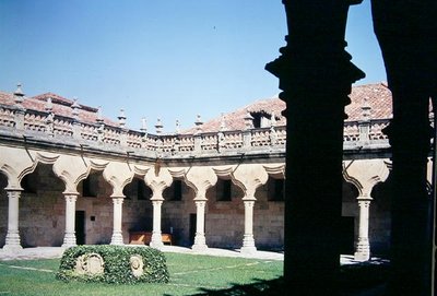 パティオデラスエスクエラスメノレスの眺め 作： Spanish School