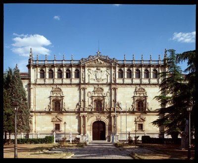 旧アルカラ大学のプラテレスク様式のファサードの眺め 作： Spanish School