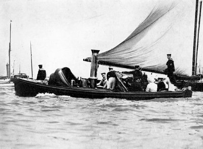 1910年、カウズでの王立および帝国党。 作： Sport and General