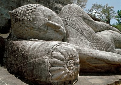 仏陀の極楽浄土を描いた涅槃像、彫刻、ガル・ヴィハーラ寺院 作： Sri Lankan