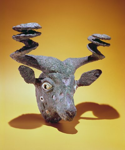雄牛の頭、イラク出身、紀元前2000年頃（青銅と貝殻） 作： Sumerian
