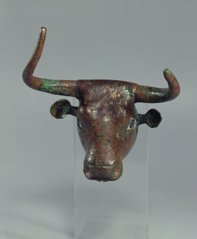 テューロ（古代ギルス）初期王朝時代、紀元前2500年から2400年（銅）（208504も参照）の家具やハープに取り付けられた、雄牛の頭、王立シュメール語の碑文 作： Sumerian