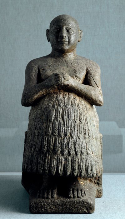 アート・メソポタミア：司祭兼書記官ドゥドゥ・ド・ラガシュの彫像。紀元前2600年頃（シュメール時代、紀元前2900～2200年頃）の閃緑石彫刻。高さ：0.45m イラク博物館、バグダッド 作： Sumerian Sumerian
