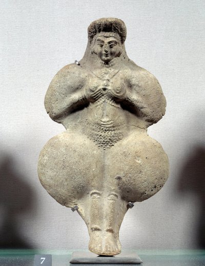 東洋美術：豊穣の女神イシュタルの表現と思われる、胸を抱く女性のテラコッタ像。スーサ出土。イラン。エラム語時代。紀元前14-12世紀。太陽0.16m ルーヴル美術館 作： Sumerian Sumerian