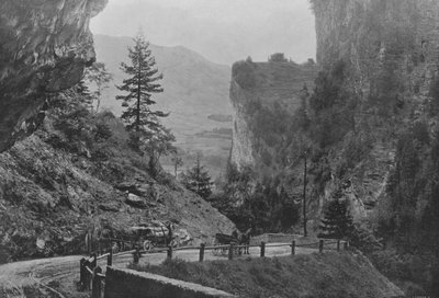 ヴィア・マラのルートとホーエン・ラーティエン（モノクロ写真 作： Swiss Photographer