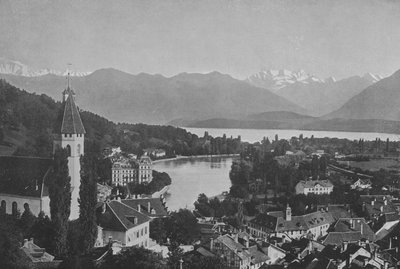 トゥーン、湖とアルプス（白黒写真 作： Swiss Photographer