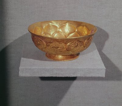 蓮の花びらの型押しボウル（金） 作： Tang Dynasty Chinese School