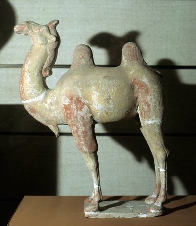 カラフルなラクダ、葬儀用オブジェ、618～907年（テラコッタ 作： Tang Dynasty Chinese School