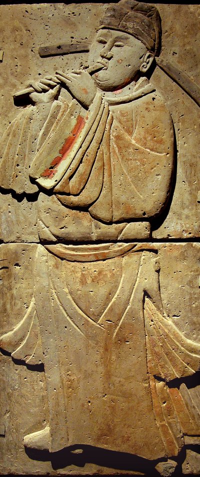 音楽家が描かれたテラコッタ製の石碑、唐時代（618～907年）、陝西省で発見、西安の石林博物館。写真撮影、レオナルド・デ・セルバ、中国、2006年 作： Tang Dynasty Chinese School