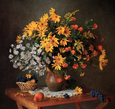 秋の花の静物画 作： Tatyana Skorokhod