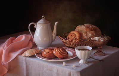 ティータイムと焼き菓子 作： Tatyana Skorokhod