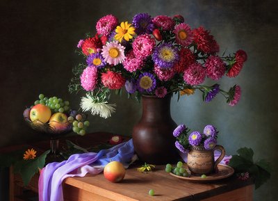 鮮やかなアスターの静物画 作： Tatyana Skorokhod