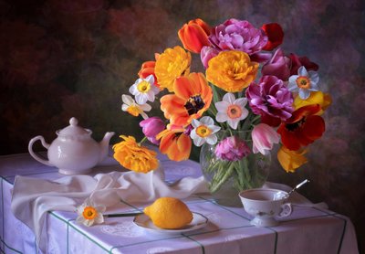 鮮やかな春の花束 作： Tatyana Skorokhod
