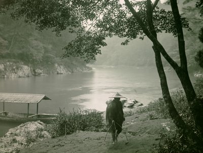 1900～1915年頃、京都・嵐山、保津川沿いの漁師（写真） 作： Teijiro Takagi