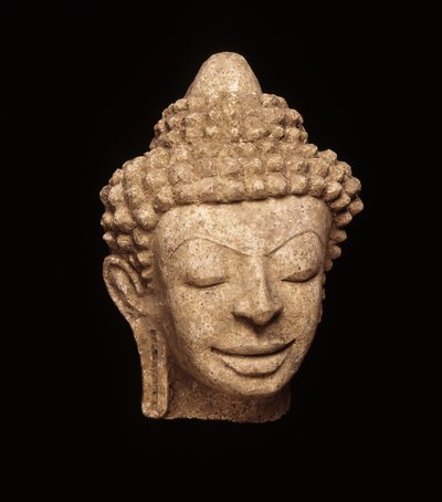 仏頭、ダバラヴァティ時代のチェディチュラパトム（スタッコ） 作： Thai School