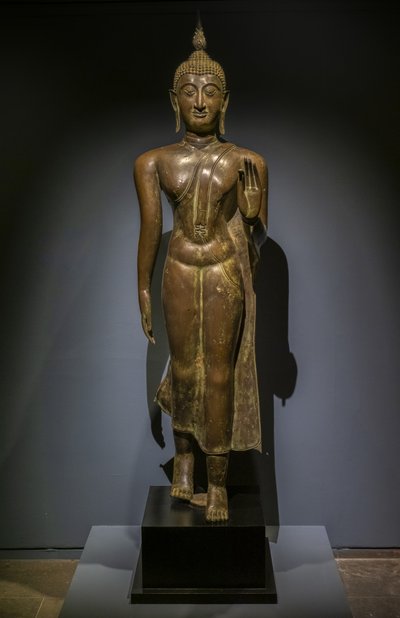 仏が歩いています。タイ。スコータイのタイ美術、15〜16世紀 作： Thai School
