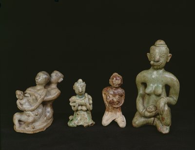 母と子の置物（テラコッタ） 作： Thai School