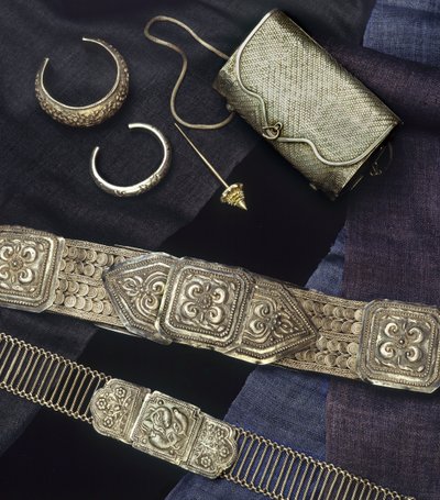 ジュエリー、財布、ベルト、タイ（シルバー） 作： Thai School