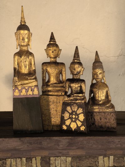 タイ北部の木造仏陀像（木） 作： Thai School