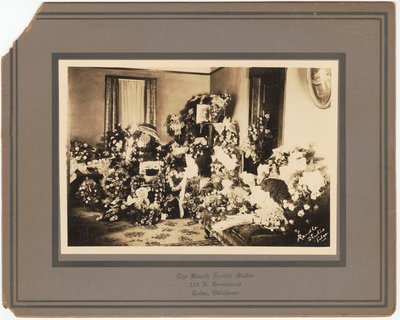 1928 年 9 月、サミュエル M. ジャクソン Jr. の葬儀用フラワーアレンジメントの写真プリント。 作： The Blanch Randle Studio