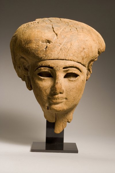 ミイラマスク、紀元前1世紀初頭（木） 作： Third Intermediate Period Egyptian