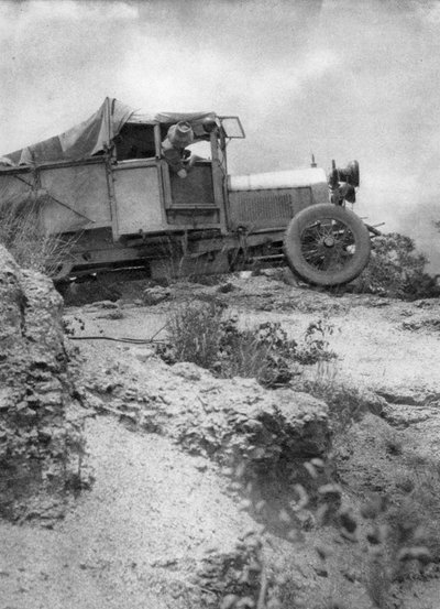 岩だらけの道、アバコーンからトゥクユ、タンガニーカ、1925年1927年 作： Thomas A. Glover