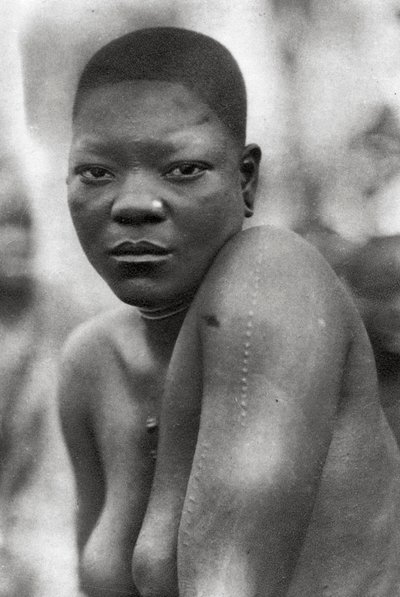 Awemba girl、Livingstone to Broken Hill、Northern Rhodesia、1925 1927 作： Thomas A. Glover