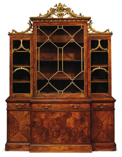 ジョージ2世のブレイクフロント書棚 作： Thomas Chippendale