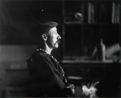 フランク・ハミルトン・クッシング、1895年。 作： Thomas Eakins