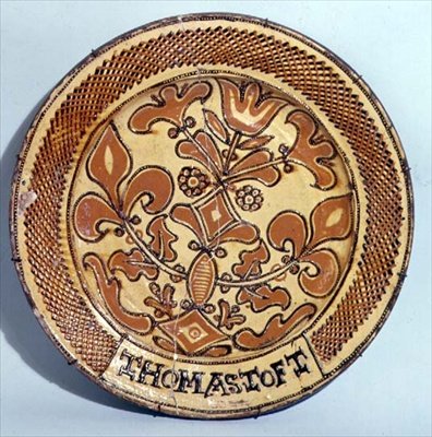 スタッフォードシャーの皿、1680年頃（スリップウェア） 作： Thomas Toft