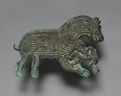 人を襲うオオカミ 紀元前400～300年（ブロンズ 作： Thracian Thracian