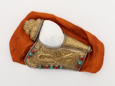 巻き貝の角のペア（dung-kar） 作： Tibetan School