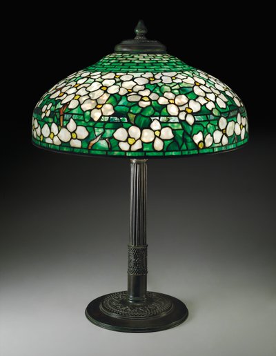 ハナミズキのテーブルランプ、1910年頃（鉛ガラスとブロンズ） 作： Tiffany and Company