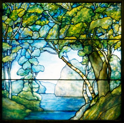 海への通路を描いた風景窓 作： Tiffany and Company