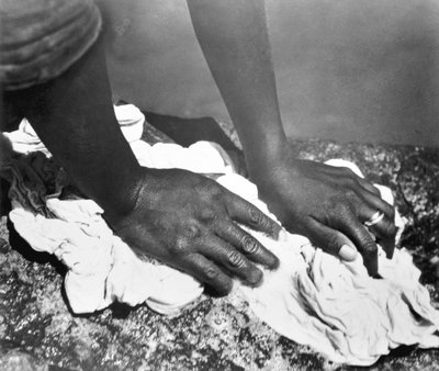 女性の手、メキシコ、1926 作： Tina Modotti