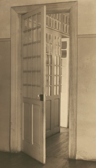 オープン・ドアーズ、メキシコ・シティ 作： Tina Modotti