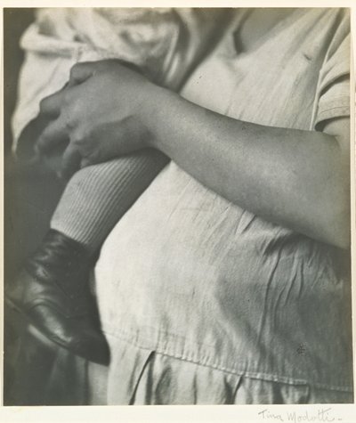 子供を持つ女性 作： Tina Modotti