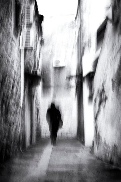  作： Tito Mindoljevic