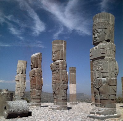 ピラミッドBにトルテック族の戦士の形をしたアトランティスの柱がある 作： Toltec Toltec