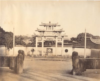 Triumphal Arche、Foochow、カリフォルニア州。 1869年。 作： Tung Hing.