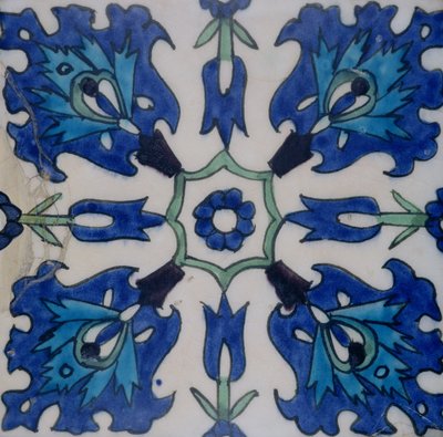 Isnikタイル、花柄（土器に色付き） 作： Turkish School