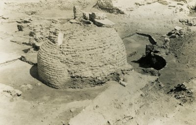 ドーム型の建物、アル・フスタット、エジプト、写真：Ugo Monneret de Villard 作： ウーゴ・モネレ・ド・ヴィラール
