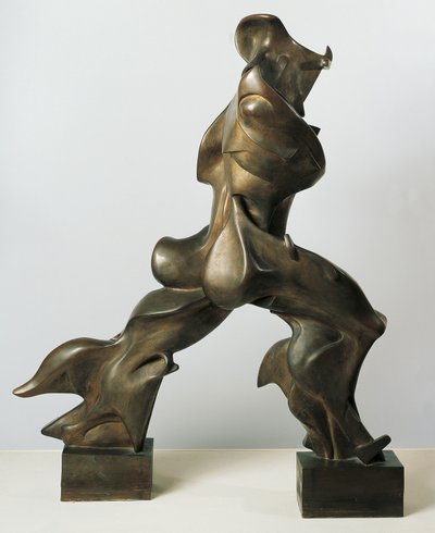 空間における連続性のユニークな形態 作： Umberto Boccioni