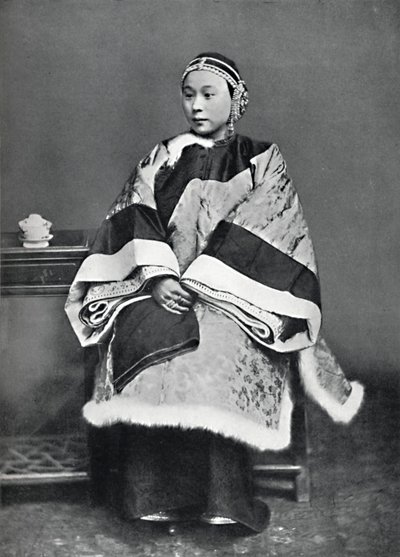 フルドレスコスチュームを身につけた高級中国人女性、1902年 作： Unbekannt