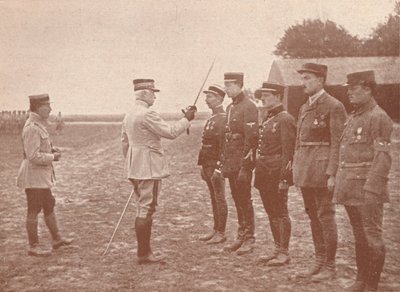 飛行士に装飾を与えるフランスの一般、c1918 1919 作： Unbekannt