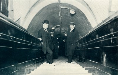 動く階段、1922年。 作： Unbekannt